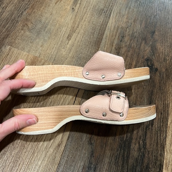 Burberry pink wooden print slides - Picture 4 of 10